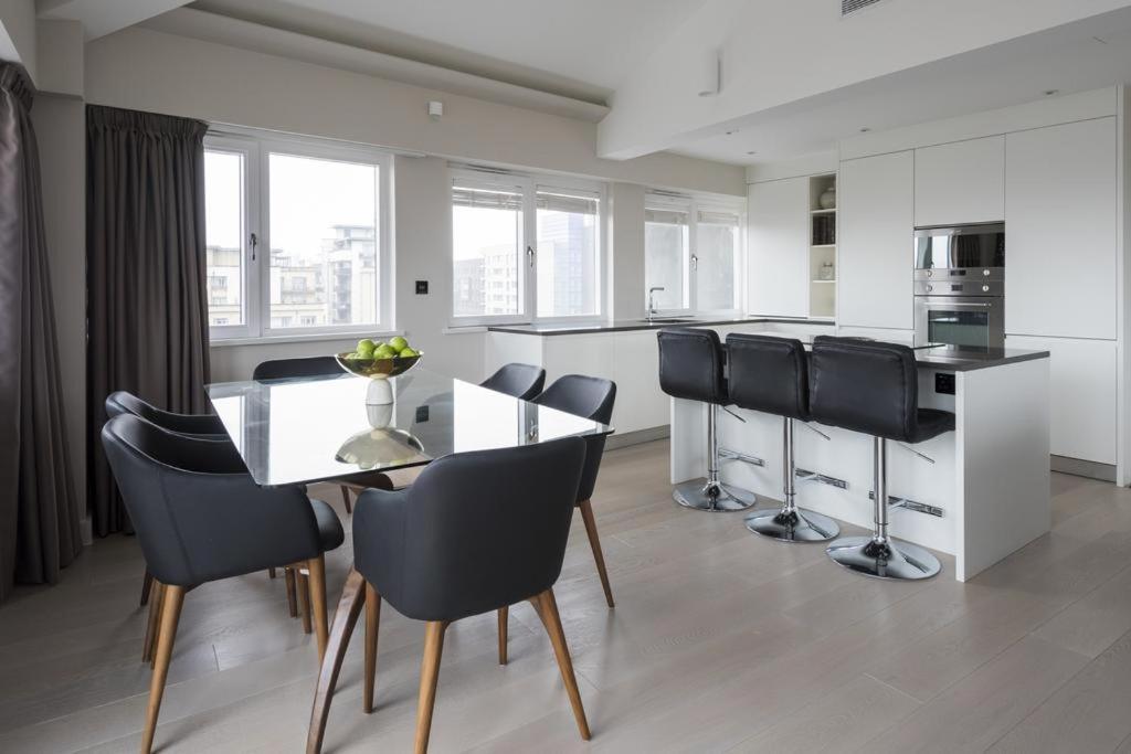 Buckingham Palace Residences By Aeria Apartments London Bagian luar foto