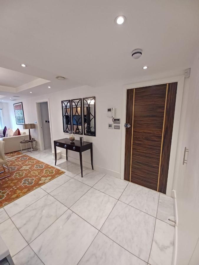 Buckingham Palace Residences By Aeria Apartments London Bagian luar foto