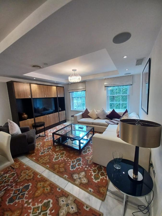 Buckingham Palace Residences By Aeria Apartments London Bagian luar foto