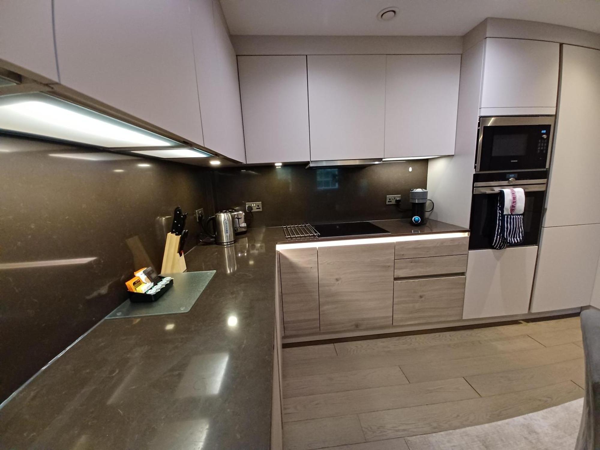 Buckingham Palace Residences By Aeria Apartments London Bagian luar foto