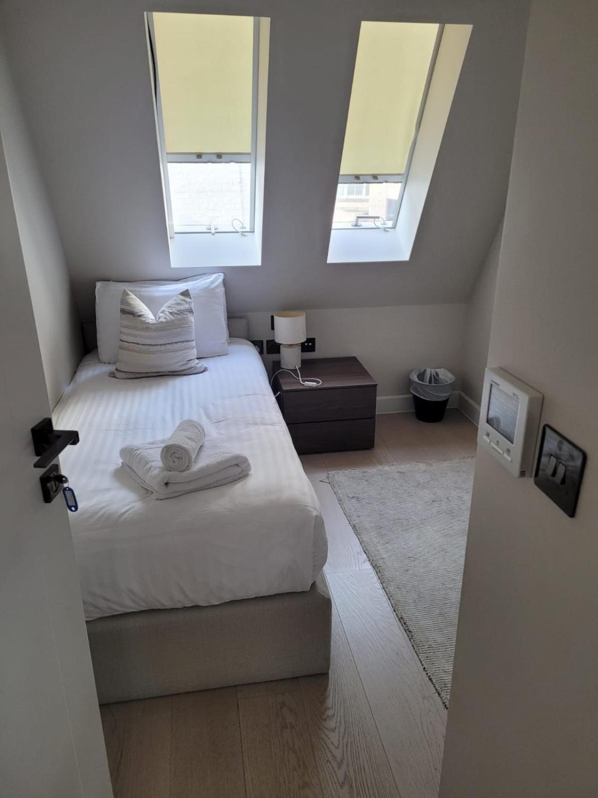 Buckingham Palace Residences By Aeria Apartments London Bagian luar foto