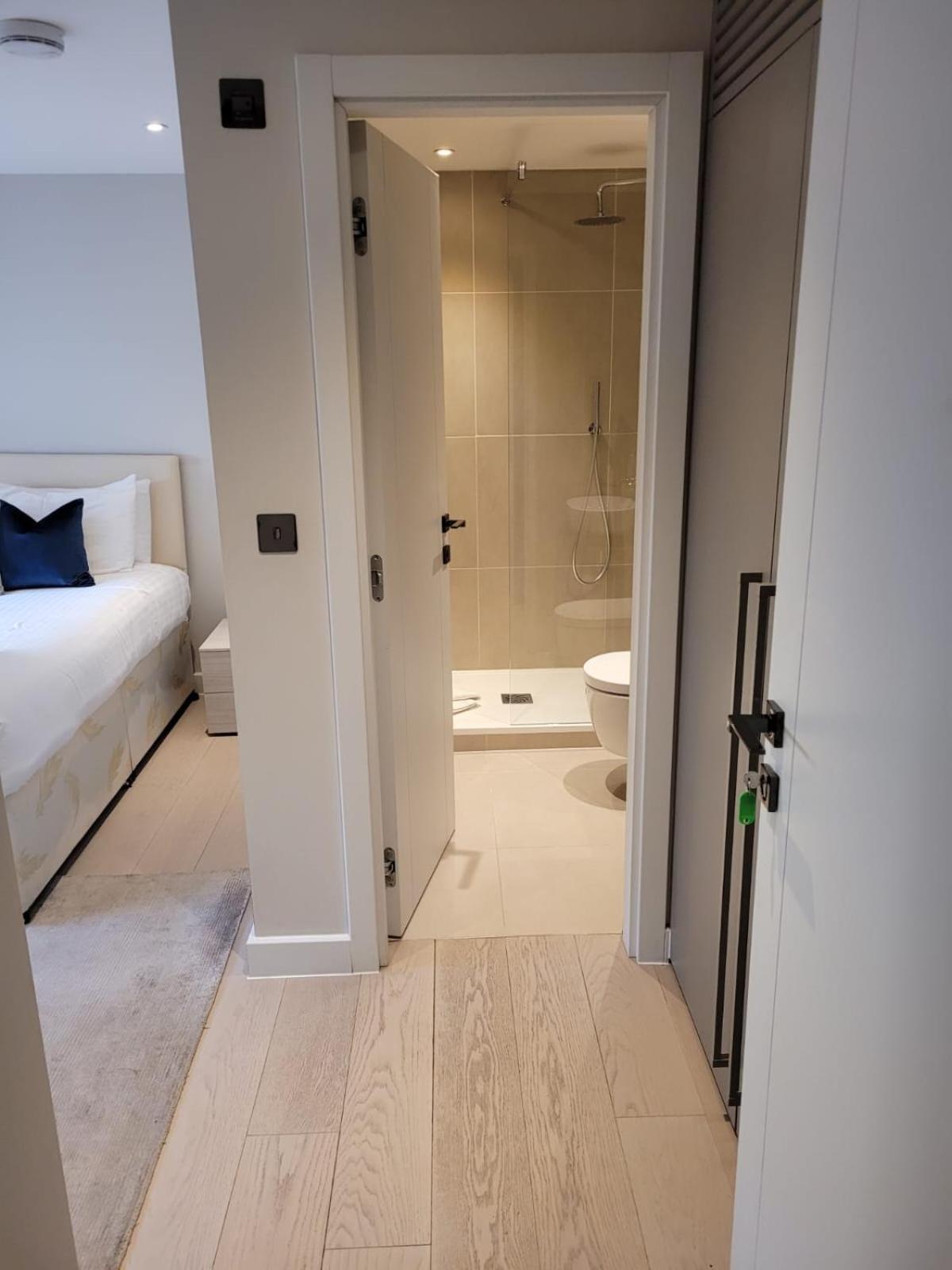 Buckingham Palace Residences By Aeria Apartments London Bagian luar foto
