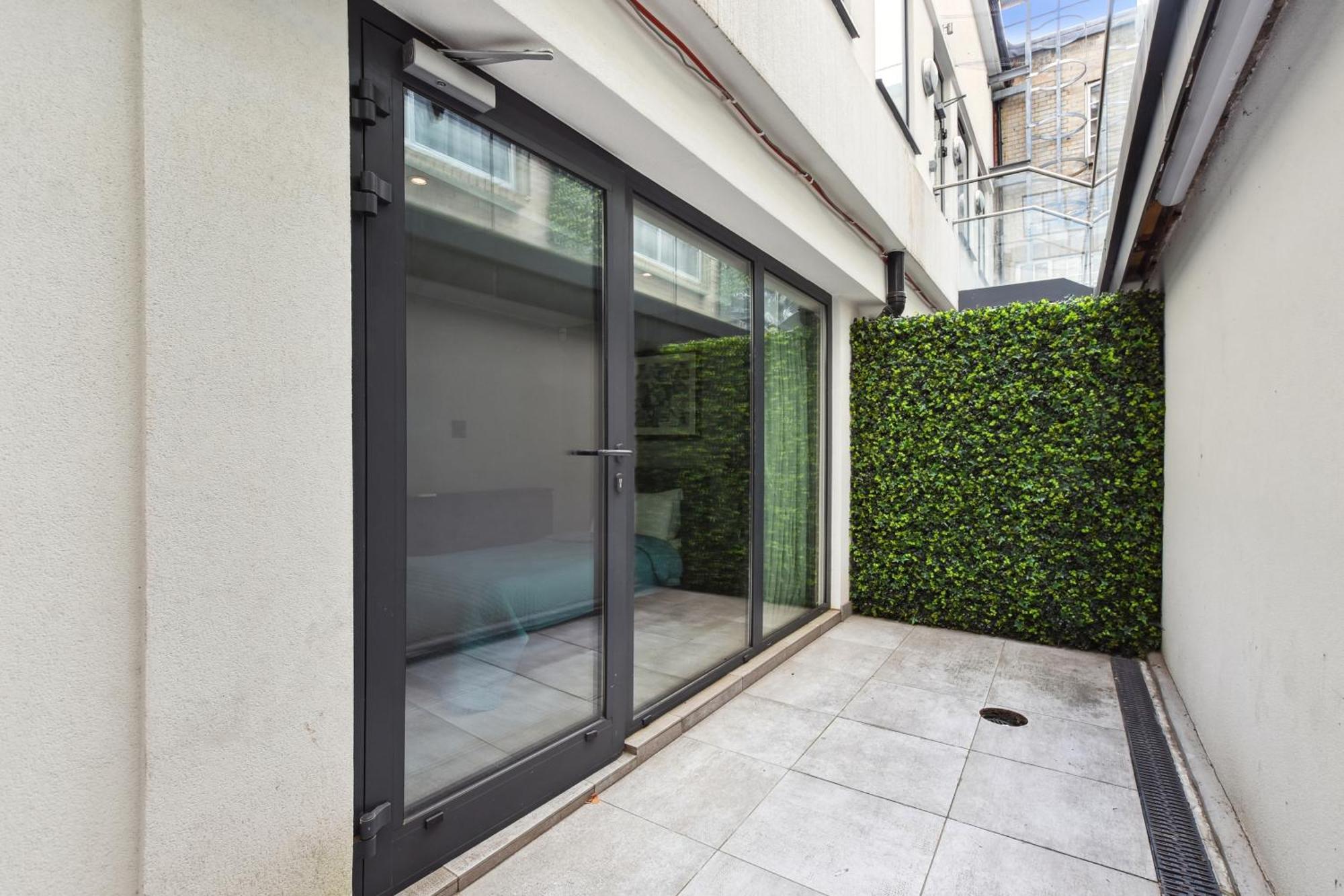 Buckingham Palace Residences By Aeria Apartments London Bagian luar foto