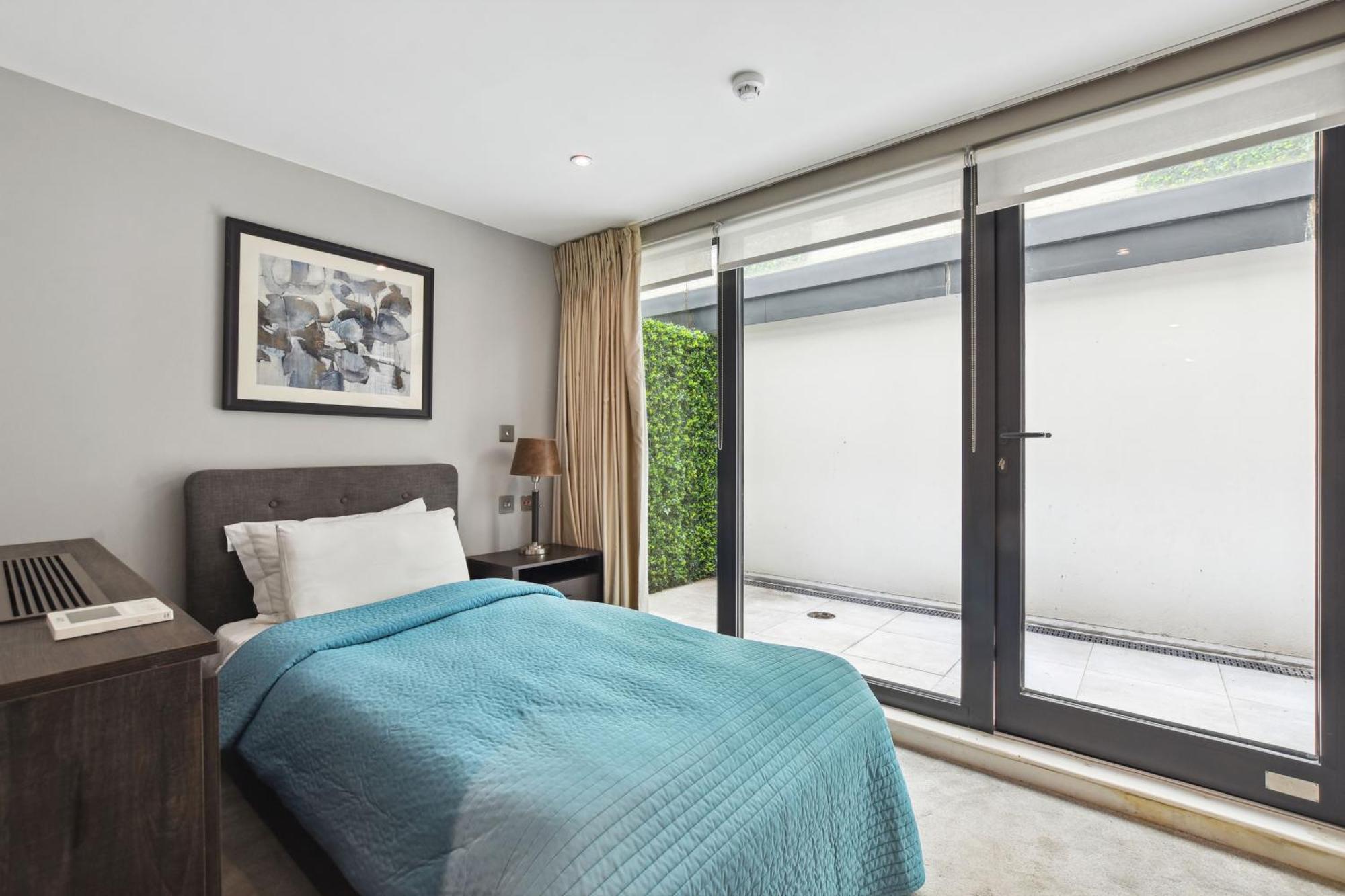 Buckingham Palace Residences By Aeria Apartments London Bagian luar foto